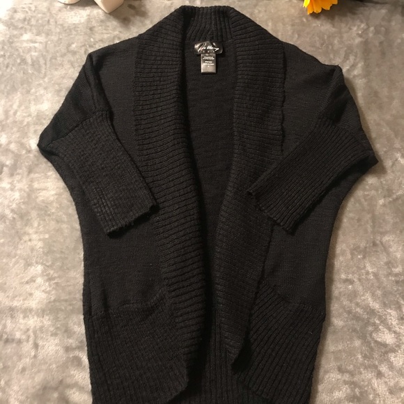 Simple 🖤 Cardigan! - Picture 2 of 6